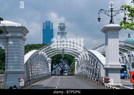 Anderson Bridge sul fiume Singapore quartiere coloniale Raffles Landing Site clock tower Foto Stock
