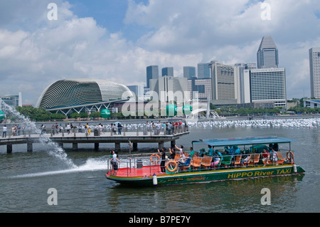 Merlionpark Marina Bay metà sea lion Statua fontana di acqua marina di sfondo barca Foto Stock