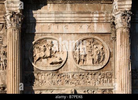 Dettaglio dell'Arco Trionfale di Costantino, Roma, Italia Foto Stock