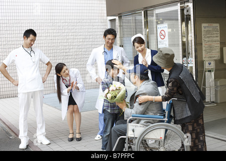 Dimissione dall'ospedale Foto Stock