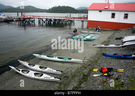 BRITISH COLUMBIA - Noleggio kayak nella città di Tofino sulla costa occidentale dell'isola di Vancouver. Foto Stock