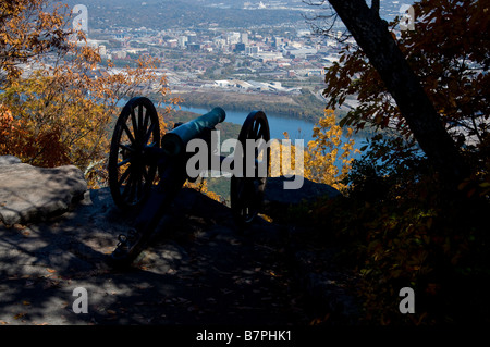 Il cannone si affaccia Chattanooga nel punto parco a Lookout Mountain, Tennessee. Foto Stock