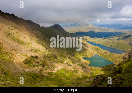 Lago artificiale Llyn Llydaw e lago Glaslyn visto dalla cima di Monte Snowdon Galles Foto Stock