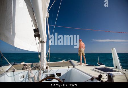 Catamarano a vela in out islands delle Exumas Foto Stock