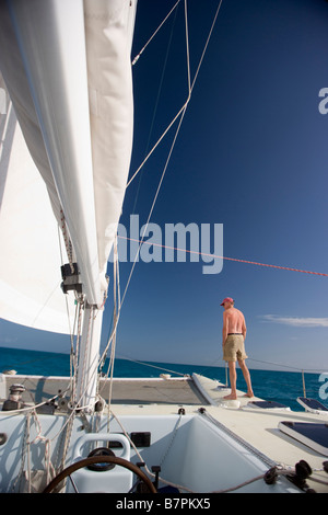 Catamarano a vela in out islands delle Bahamas Exumas Foto Stock