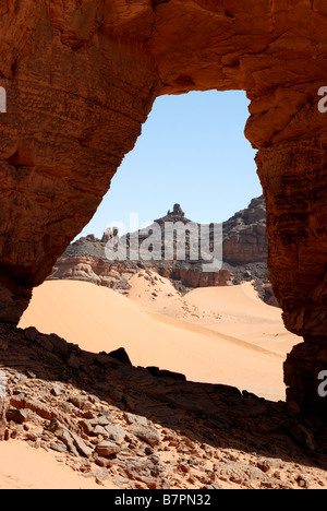 Fozzigiaren arco naturale nel Tadrart Acacus Foto Stock