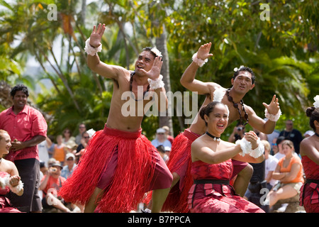 LA'IE, HI - Luglio 26: gli studenti svolgono Tongan danza presso il Centro Culturale Polinesiano Foto Stock