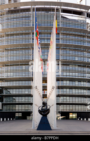 Statua di fronte al Parlamento europeo Foto Stock