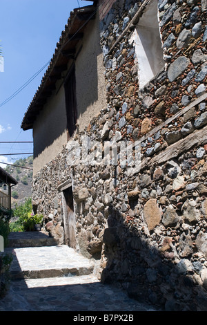 Villaggio di Kakopetria scena vista con pietra colorata casa wall nei monti Troodos, Cipro del Sud Foto Stock