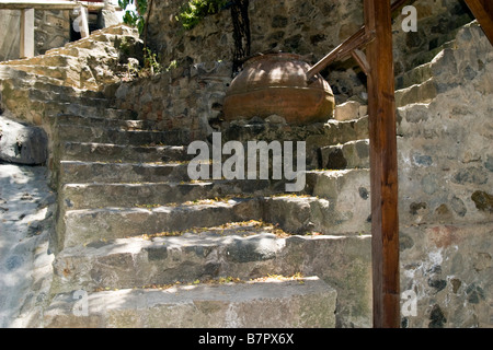 Villaggio di Kakopetria scena vista con scale in Monti Troodos, Cipro del Sud Foto Stock