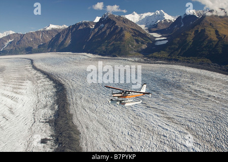 Turbo Beaver voli panoramici su ghiacciaio Knik durante l estate in Alaska centromeridionale Foto Stock