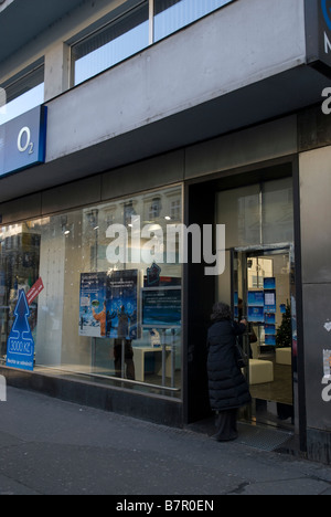 Il gigante Telecom o2 negozio di Praga. Foto Stock