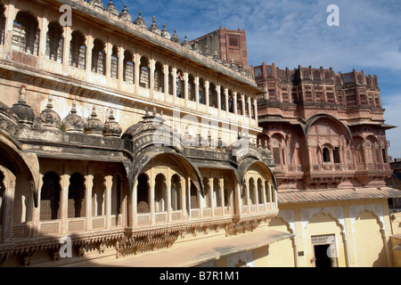 In arenaria scolpita la costruzione presso il meherangarh fort in jodhpur Foto Stock