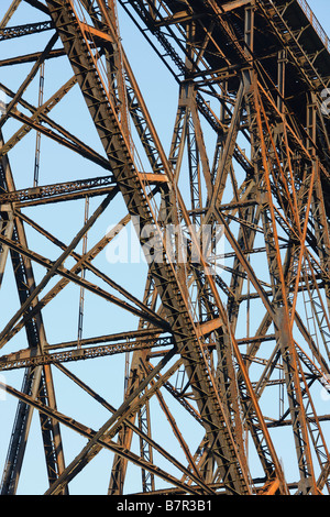 Solingen Müngstener Brücke über die Wupper nach Remscheid Höchste Eisenbahnbrücke Deutschlands 1893-1897 107 metri hoch 465 Mete Foto Stock