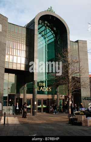 Bromley Kent REGNO UNITO radure Shopping Center esterno centro commerciale suburbano costruito 2008 sobborgo di Londra esterna Foto Stock