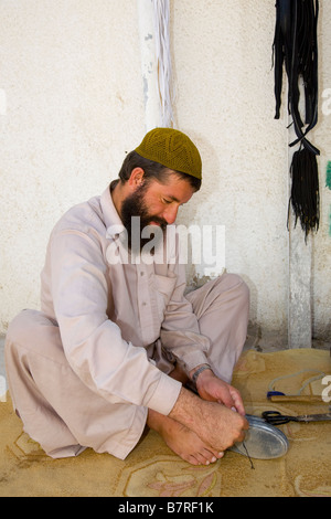 Al Maha calzolaio, (MR) cobbler e calzature Negozio riparazione a Ras Al Khaimah,Emirati Arabi Uniti EMIRATI ARABI UNITI Foto Stock