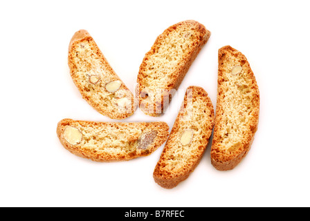 Italiani Tradizionali biscotti di mandorle biscotti isolati su sfondo bianco Foto Stock