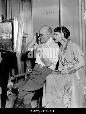 Cleopatra Anno : 1934 USA Direttore : Cecil B.DeMille Cecil B.DeMille, Claudette Colbert immagine di scatto Foto Stock