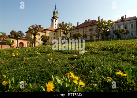 Vista della piazza centrale Stefánikovo Námestie di Kremnica Foto Stock