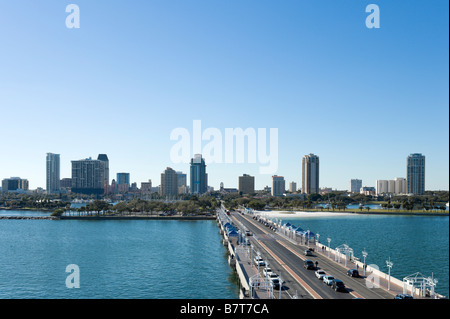 Vista del centro della città di San Pietroburgo Pier, San Pietroburgo, costa del Golfo della Florida, Stati Uniti d'America Foto Stock