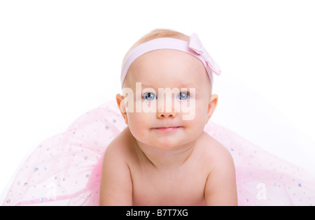 Baby Ballerina molto carino Happy Baby girl ballerina da indossare gonna isolato su bianco Foto Stock