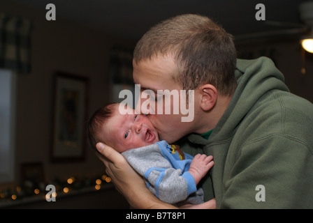 Papà orgoglioso con il bambino Foto Stock