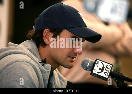 Roger Federer parla alla stampa in occasione del Qatar Open 2009 Foto Stock