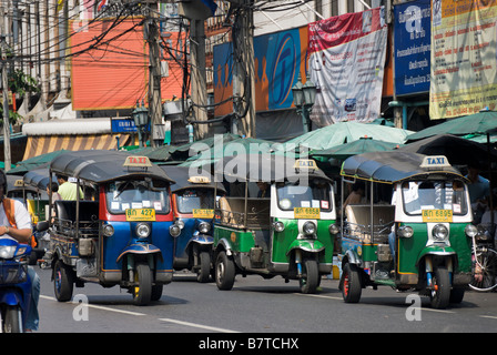 Auto rickshaws Phra Nakorn quartiere centrale di Bangkok in Thailandia Foto Stock