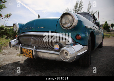 Vecchio Blu American Buick auto per le strade di Cuba Foto Stock