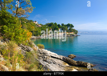 Vedute panoramiche lungo il Lungomare mare a piedi da Opatija a Lovran Foto Stock