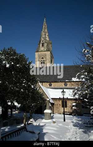St Dunstans sagrato in snow Cheam Surrey in Inghilterra Foto Stock