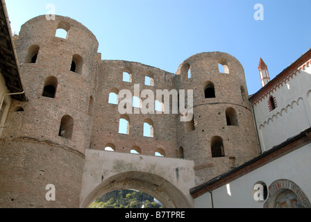 Porta Savoia (Porta di Savoia), Susa, Piemonte, Italia. Foto Stock