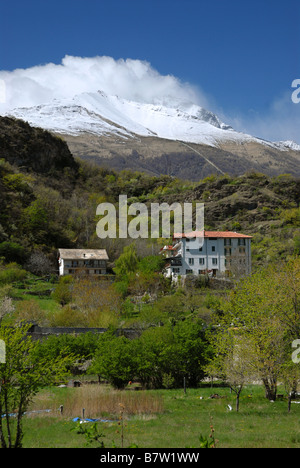 Susa, circondato dalle Alpi Cozie, Piemonte, Italia. Foto Stock