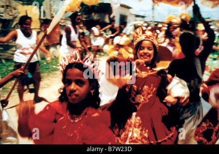 Moro No Brasil Moro No Brasil Anno: 2002 - Brasile / Germania / Finlandia i bambini da Daruê Malungo dance ' Maracatu Naçao ' Direttore:Mika Kaurismaki Foto Stock