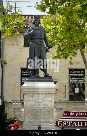 Statua di re Luigi IX, Saint Louis, Aigues Mortes, Camargue, Francia, Europa Foto Stock