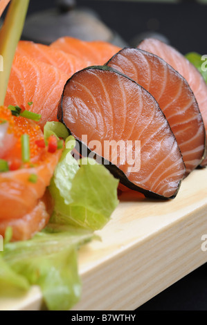 Piastra di materie di salmone e Tonno Foto Stock