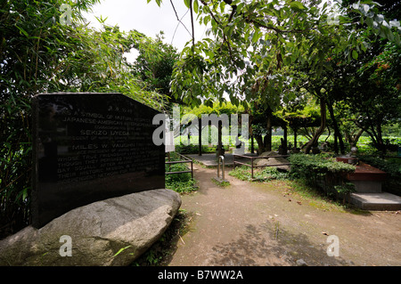 Monumento a Japanese-American rispetto reciproco di fronte lago Shinobazu (aka Lotus Pond). Il Parco Ueno. Tokyo. Giappone Foto Stock