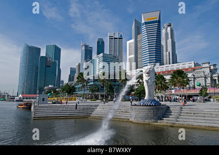 Merlionpark Marina Bay metà sea lion Statua fontana acqua background Raffles Place CBD banca finanziaria centro commerciale Foto Stock