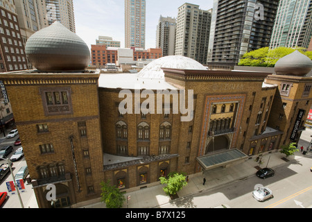 ILLINOIS Chicago esterno della Bloomingdales home arredo negozio in ex tempio Medinah cupole a cipolla e il mosaico Foto Stock