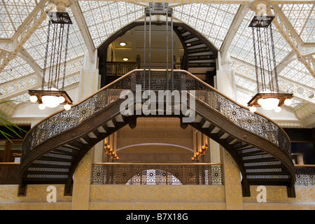 ILLINOIS Chicago atrio interno di Rookery edificio progettato da Frank Lloyd Wright scala Foto Stock