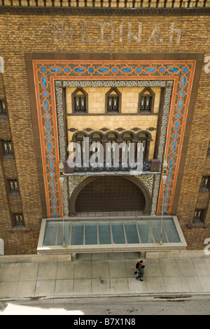 ILLINOIS Chicago esterno della Bloomingdales home arredo negozio in ex tempio Medinah dettaglio del mosaico e windows Foto Stock