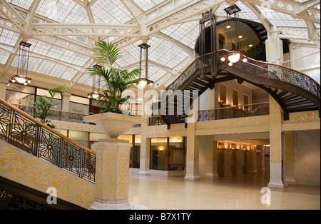 ILLINOIS Chicago atrio interno di Rookery edificio progettato da Frank Lloyd Wright scala Foto Stock