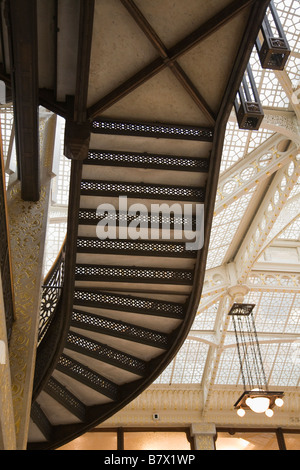 ILLINOIS Chicago atrio interno di Rookery edificio progettato da Frank Lloyd Wright scala Foto Stock