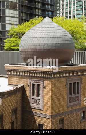 ILLINOIS Chicago esterno della Bloomingdales home arredo negozio in ex tempio Medinah cupola a cipolla dettaglio Foto Stock