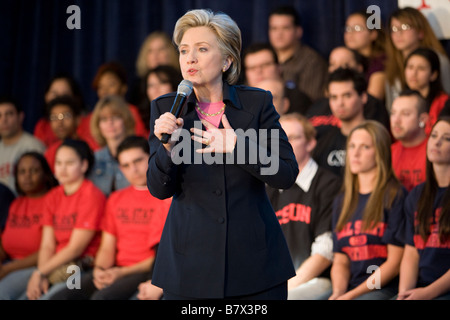 NORTHRIDGE, CA - gennaio 17: Il candidato presidenziale il senatore Hillary Clinton ad un rally a CSUN Foto Stock