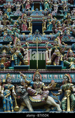 Le figure in Sri Veeramakaliamman tempio in Little India, Singapore Foto Stock