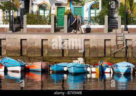 Barche da pesca in Puerto de Mogan su Gran Canaria nelle isole Canarie Foto Stock