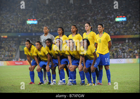 Il Brasile Womens football team line up reggiseno 21 Agosto 2008 Calcio  Giochi Olimpici di Pechino 2008 Womens Football Match finale tra Brasile e  Stati Uniti presso lo stadio dei lavoratori di