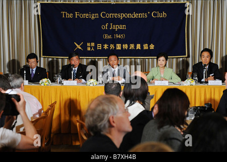 Kaoru Yosano Shigeru Ishiba Taro Aso Yuriko Koike Nobuteru Ishihara Settembre 19 2008 News candidati per i prodotti lattiero-caseari liquidi presidente partecipare ad una conferenza stampa al corrispondente estero Club di Giappone Tokyo Giappone 19 settembre 2008 Foto di Daiju Kitamura AFLO 1045 Foto Stock