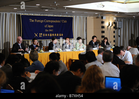 Kaoru Yosano Shigeru Ishiba Taro Aso Yuriko Koike Nobuteru Ishihara Settembre 19 2008 News candidati per i prodotti lattiero-caseari liquidi presidente partecipare ad una conferenza stampa al corrispondente estero Club di Giappone Tokyo Giappone 19 settembre 2008 Foto di Daiju Kitamura AFLO 1045 Foto Stock